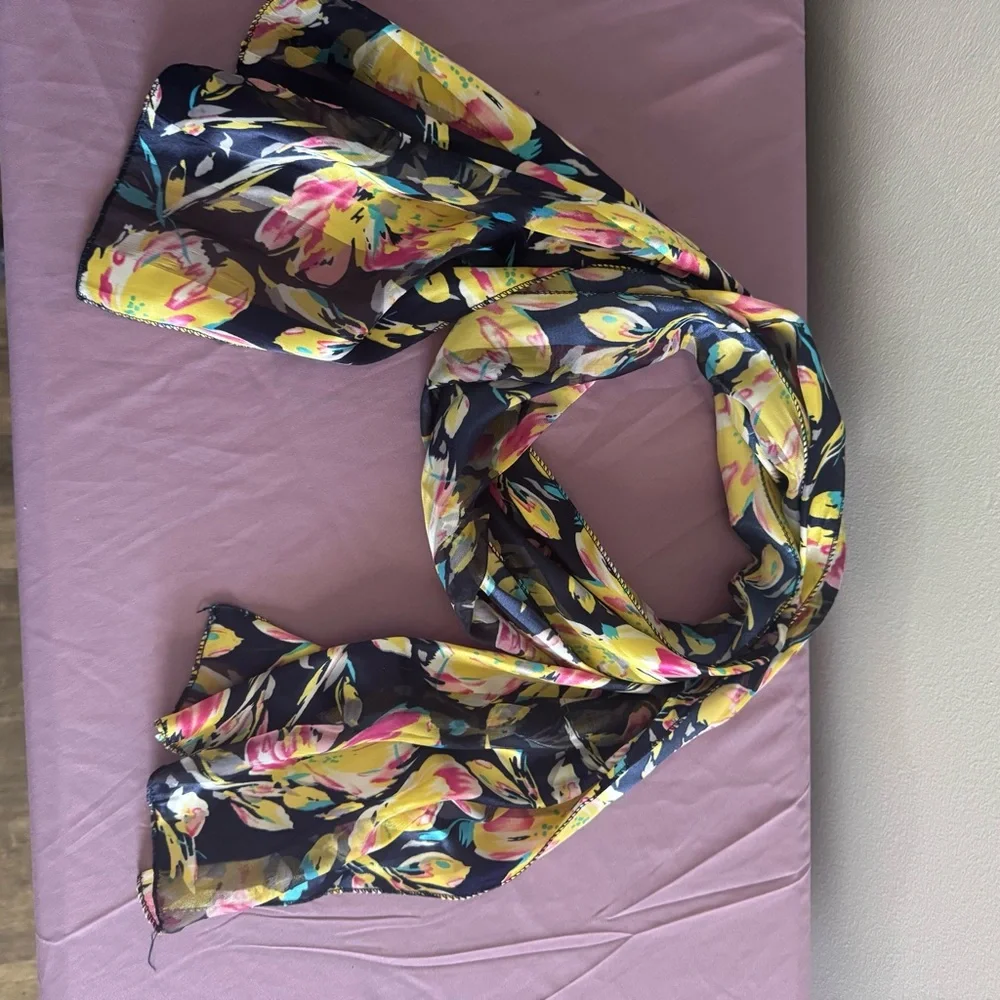 🎈 2/$5 🎈 Vintage Floral Scarf in Navy, Yellow & Pink